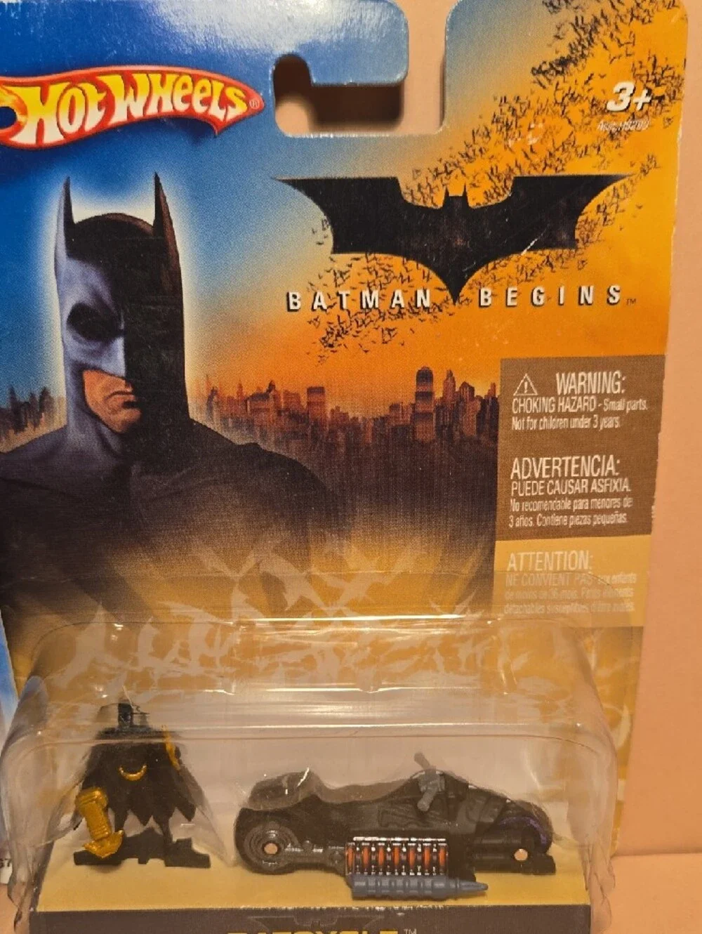 Hot Wheels Superman Twin Pack & Batman Batcycle Toy Vehicle - - Picture 8 of 8